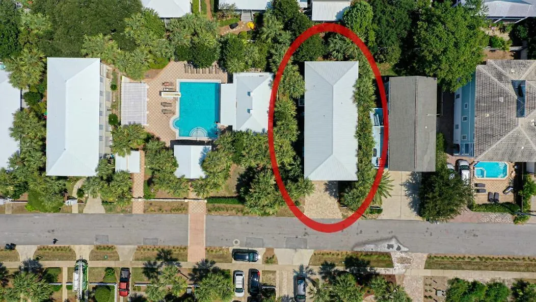 Holiday home 2-Story Home, Walk To Beach, Hot Tub, Free Wifi, Pets Ok, Community Pool Access Destin