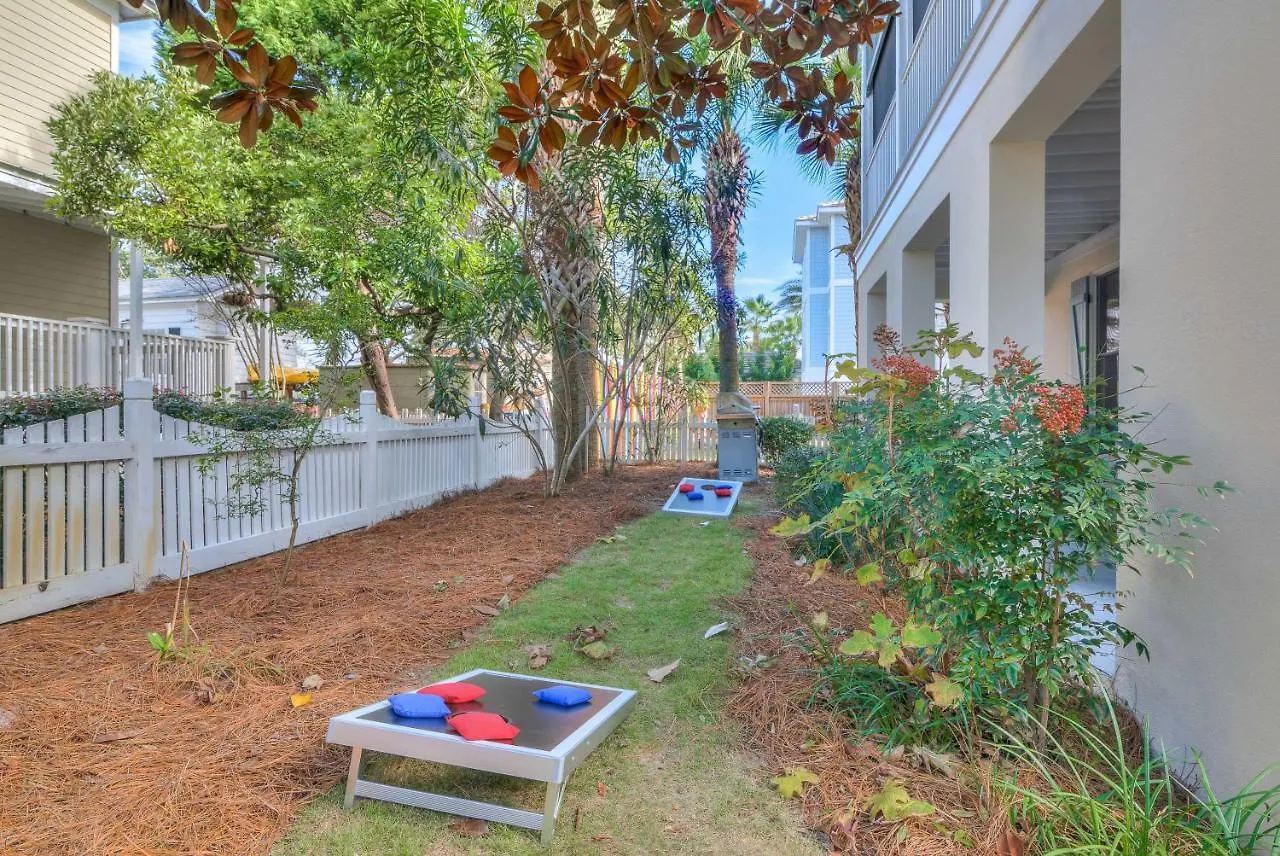 2-Story Home, Walk To Beach, Hot Tub, Free Wifi, Pets Ok, Community Pool Access Destin Holiday home