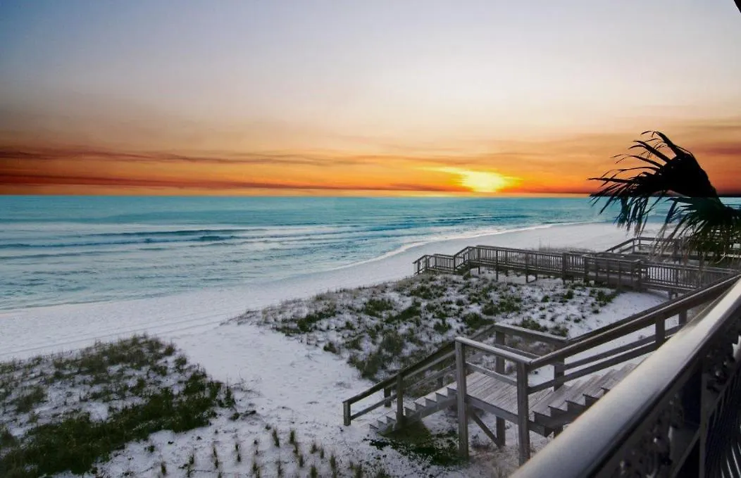 2-Story Home, Walk To Beach, Hot Tub, Free Wifi, Pets Ok, Community Pool Access Destin