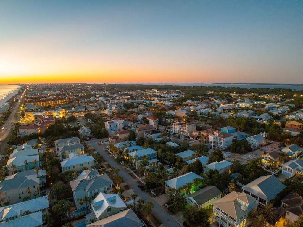 2-Story Home, Walk To Beach, Hot Tub, Free Wifi, Pets Ok, Community Pool Access Destin 0*,  United States