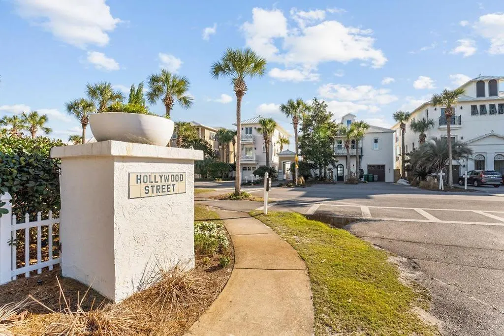2-Story Home, Walk To Beach, Hot Tub, Free Wifi, Pets Ok, Community Pool Access Destin Holiday home